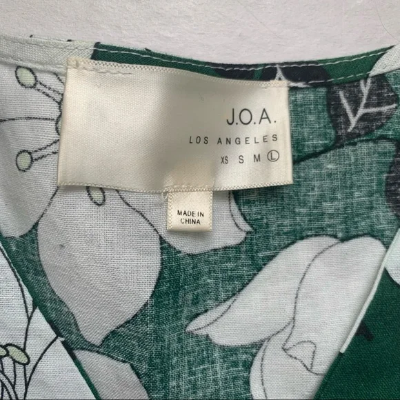 J.O.A. Ruffle top - Picture 4 of 8